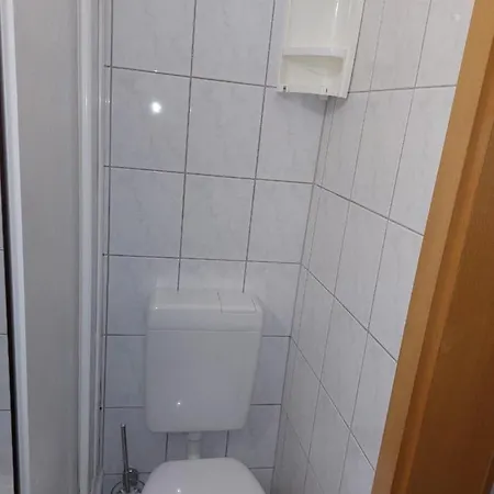 Mini-1-raum-apartment Mit Eigenem Eingang 公寓 巴特多布兰