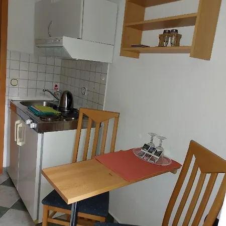Mini-1-raum-apartment Mit Eigenem Eingang Apartment *